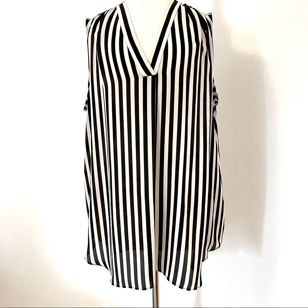 Vince Camuto 1X striped sleeveless hi low top
